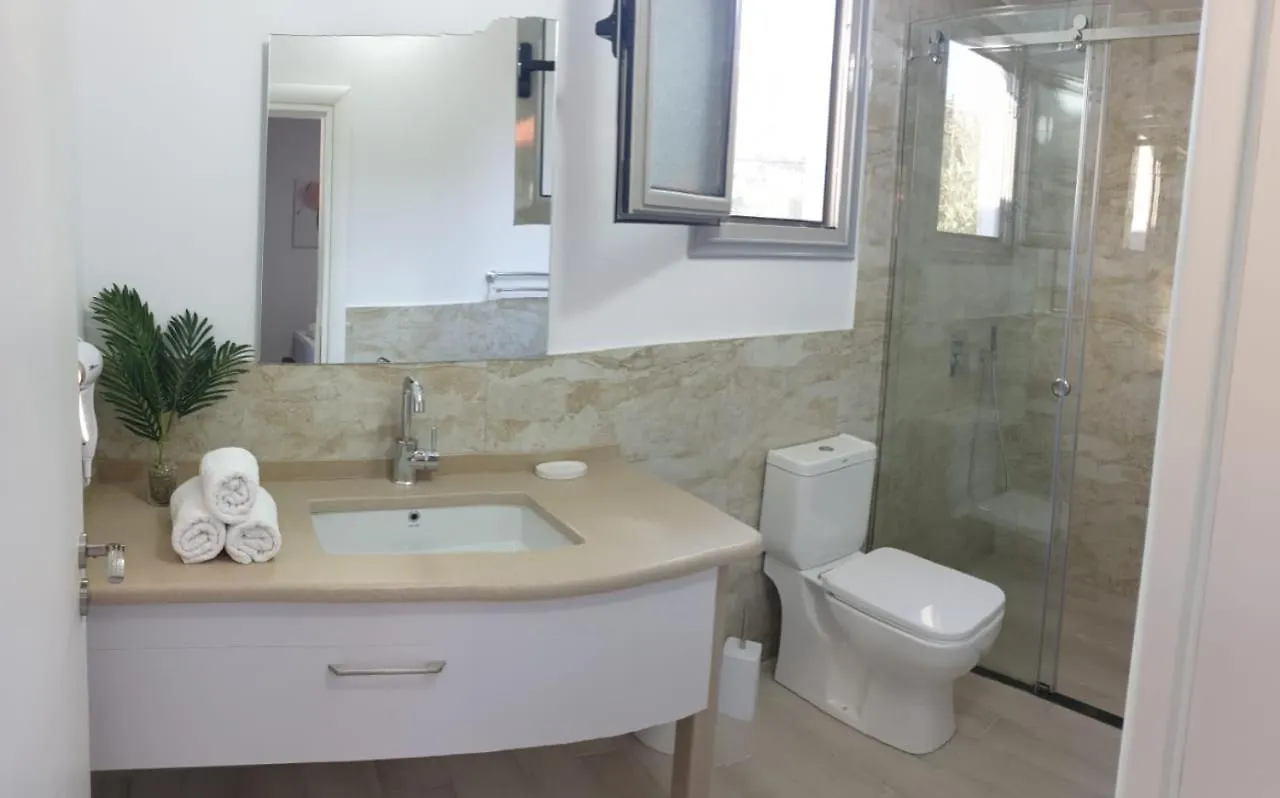 Mezzanine Bay Hotel Himare