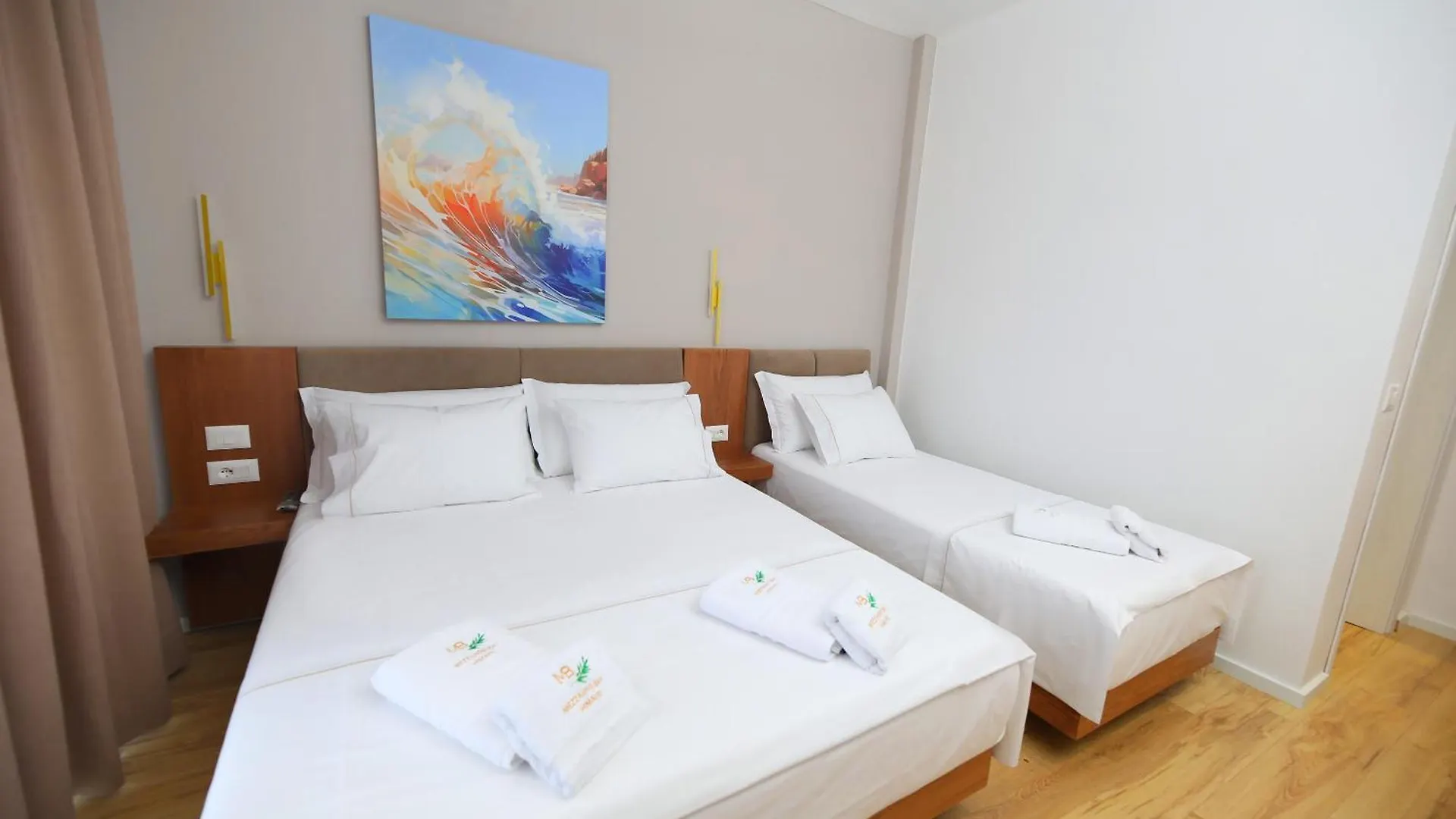 Mezzanine Bay Hotel Himare Guest house