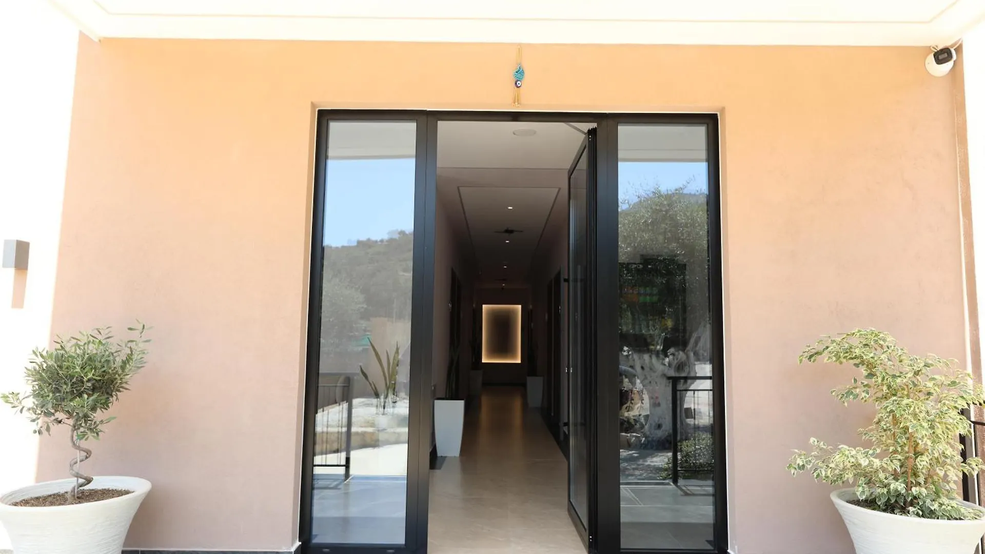 Mezzanine Bay Hotel Himare
