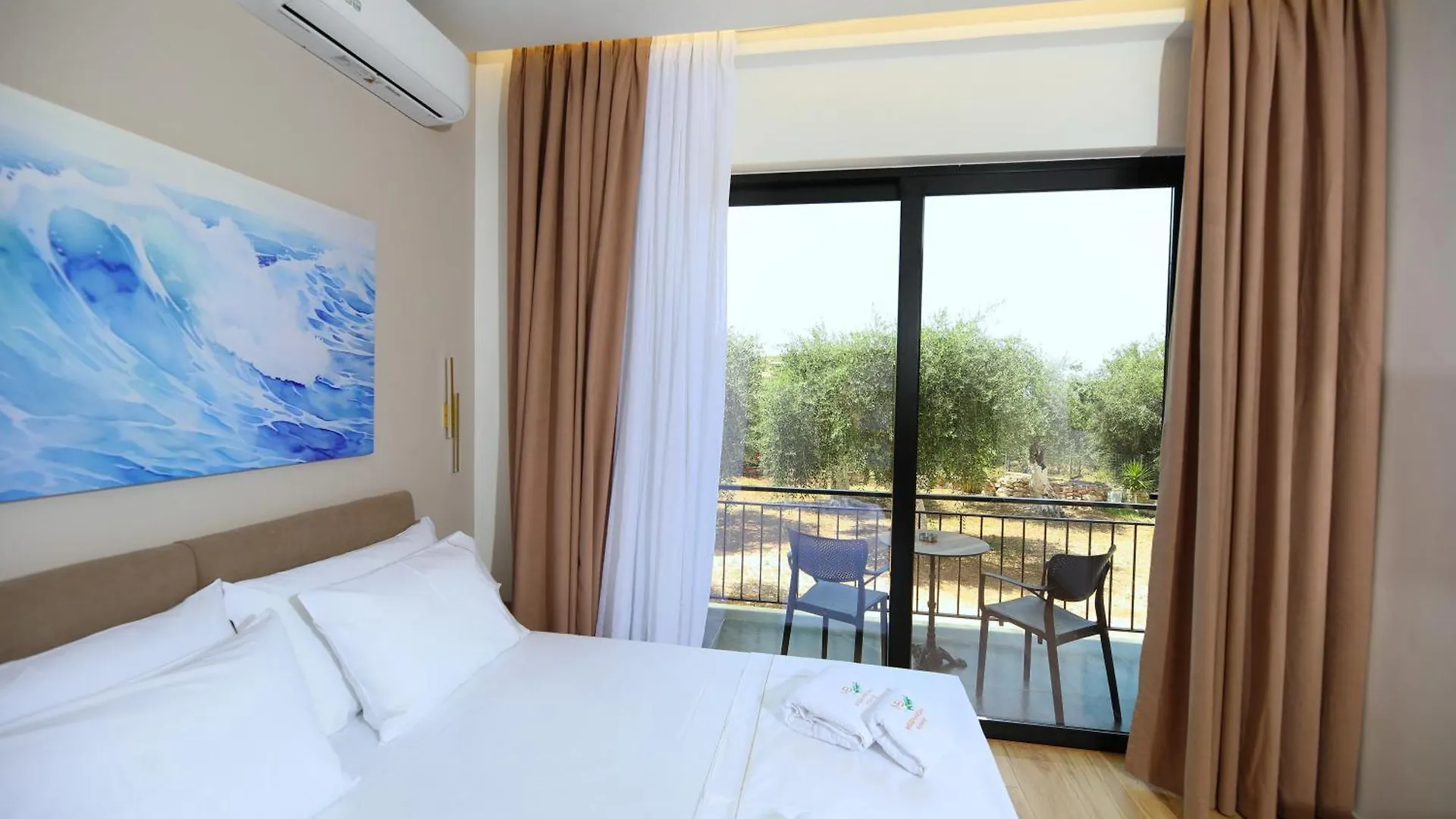 Mezzanine Bay Hotel Himare Guest house