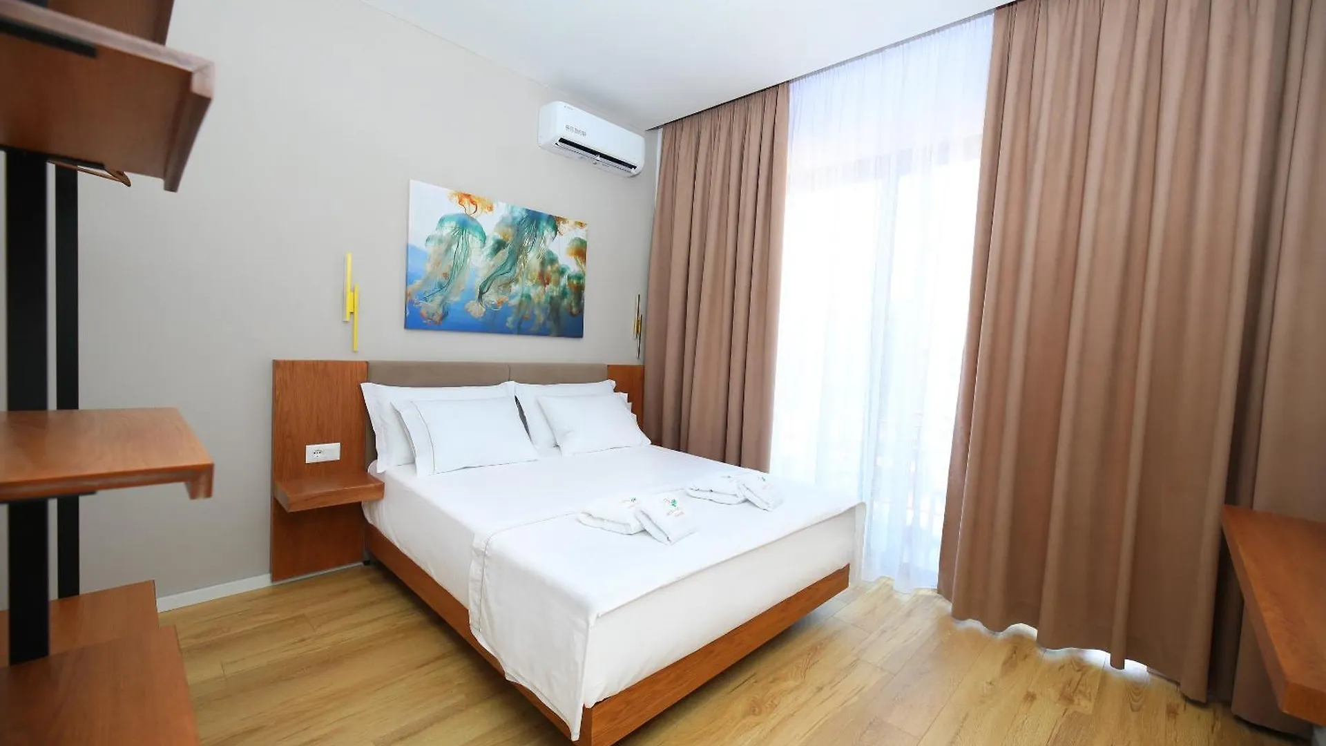 Mezzanine Bay Hotel Himare
